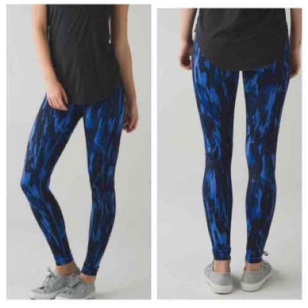 EUC Women’s Wunder Under Blue Marbled Leggings Full Length Worn Once 32” inseam